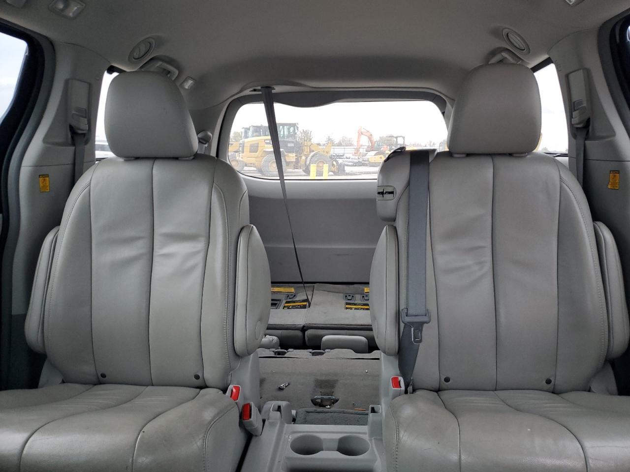 2013 TOYOTA SIENNA