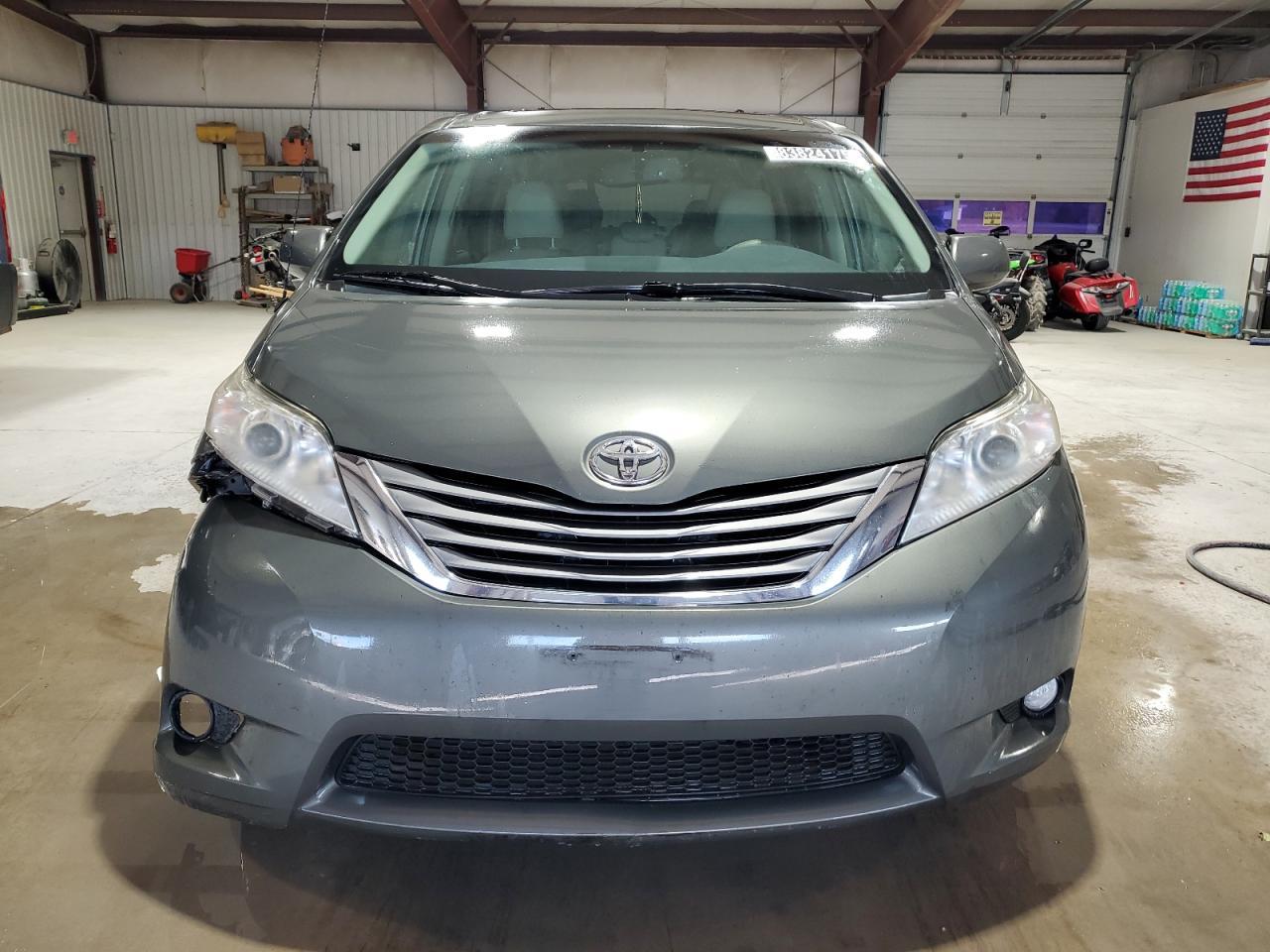 2013 TOYOTA SIENNA