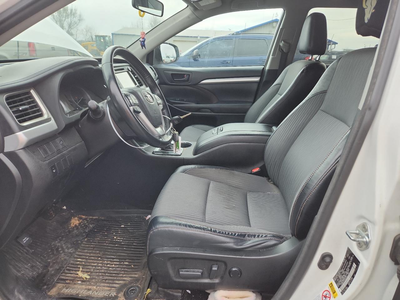 2016 TOYOTA HIGHLANDER