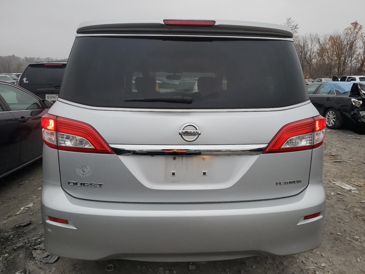 2015 NISSAN Quest