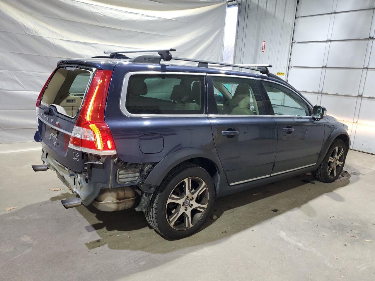 2015 VOLVO XC70