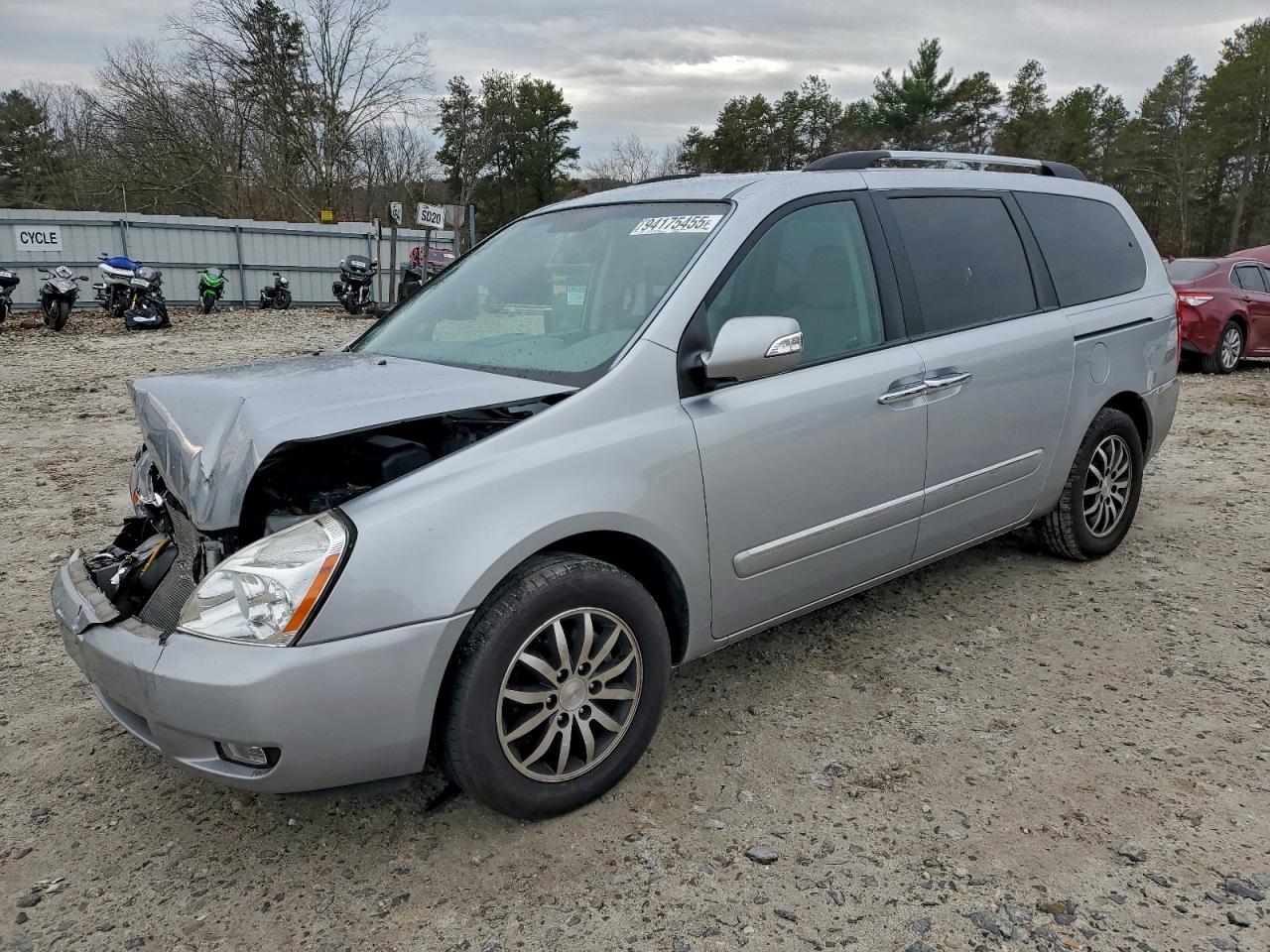 2011 KIA SEDONA