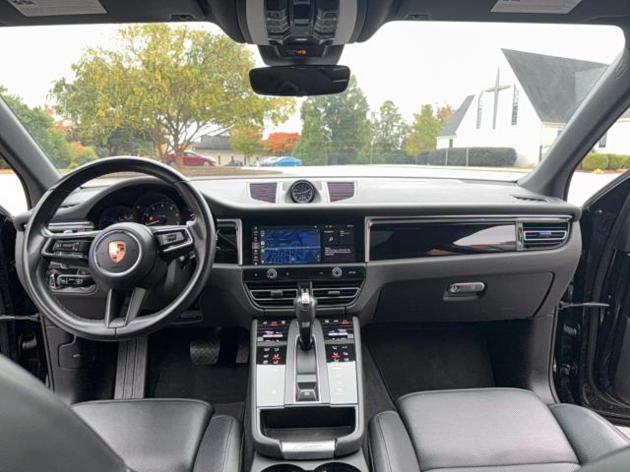 2024 PORSCHE Macan
