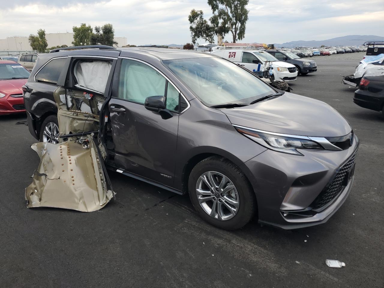 2021 TOYOTA SIENNA