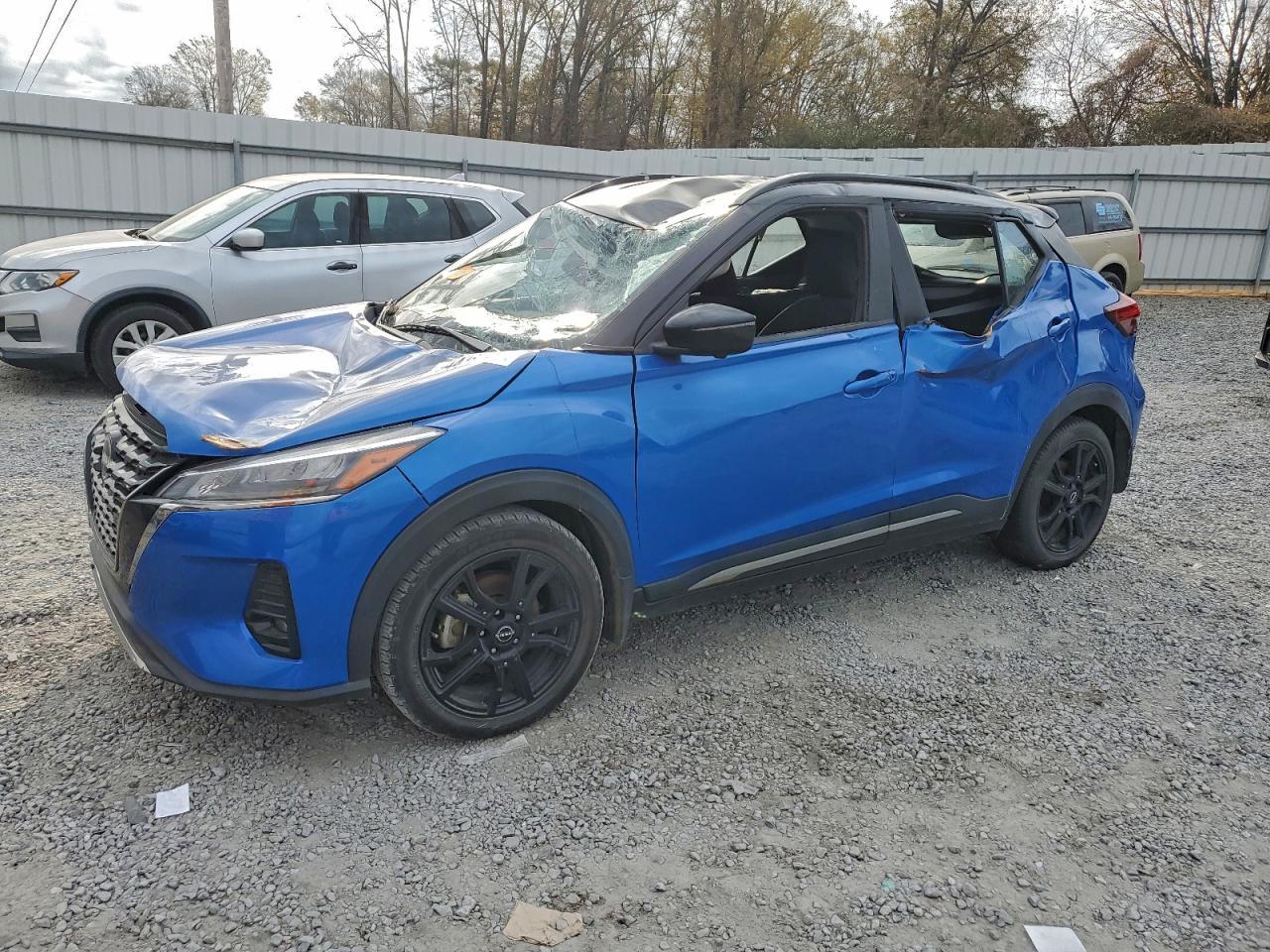 2022 NISSAN KICKS