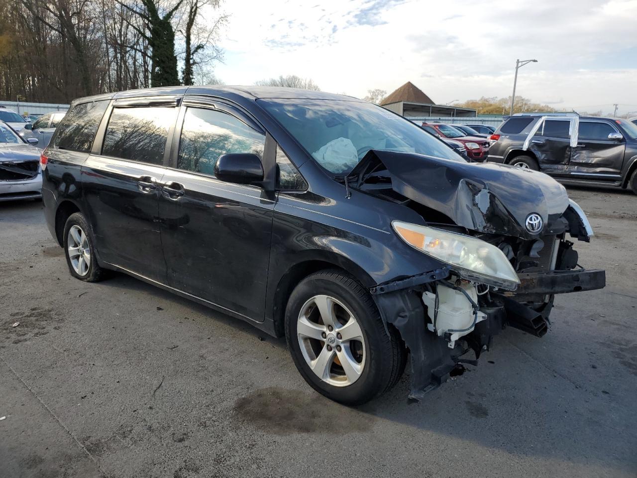 2012 TOYOTA SIENNA