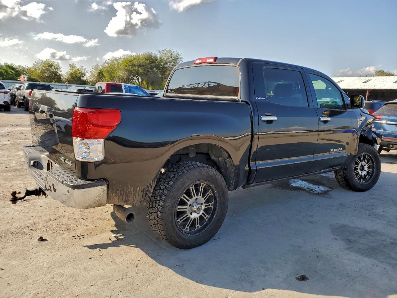 2011 TOYOTA TUNDRA