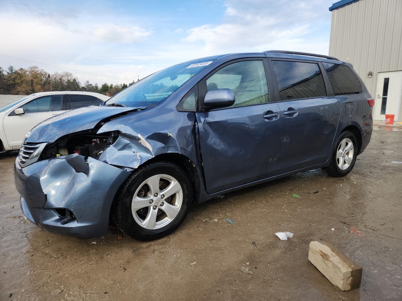 2015 TOYOTA SIENNA