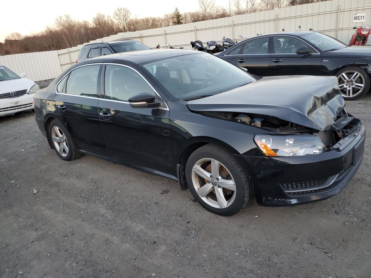 2013 VOLKSWAGEN Passat