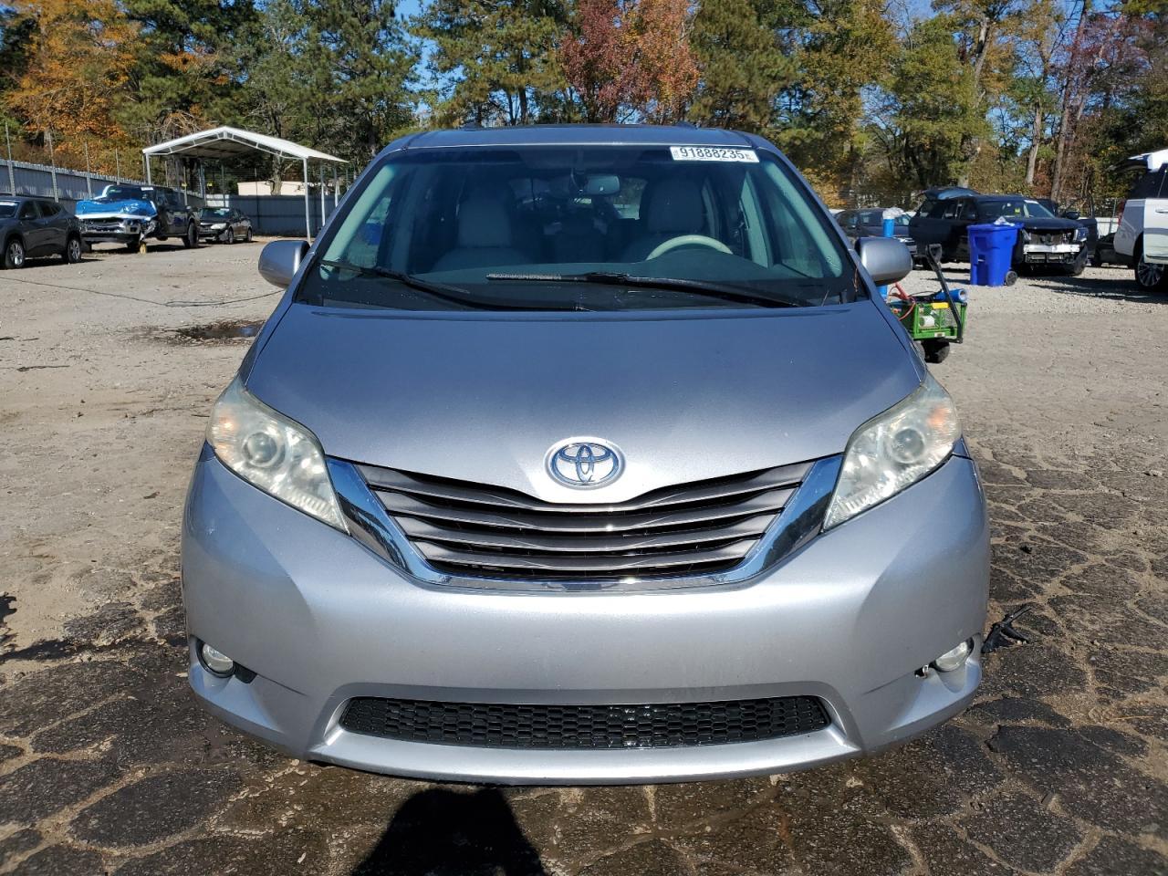 2012 TOYOTA SIENNA