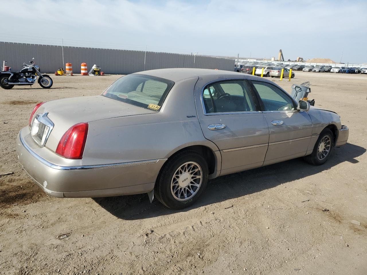 2001 LINCOLN Town Car