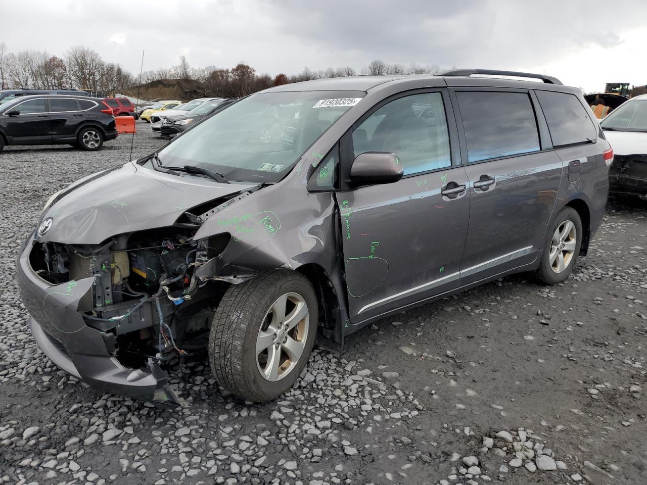2014 TOYOTA SIENNA