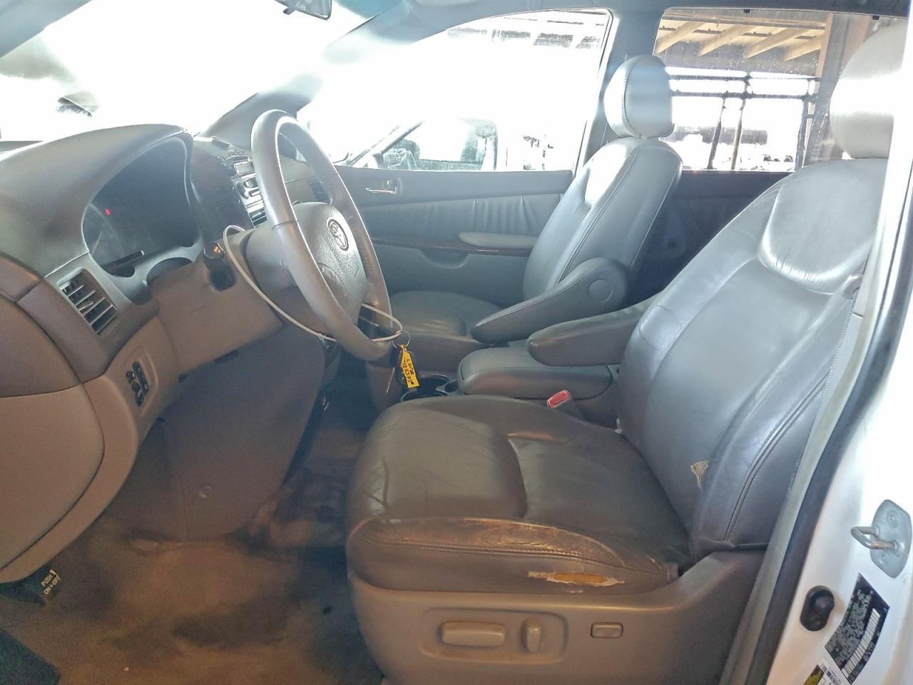 2005 TOYOTA SIENNA