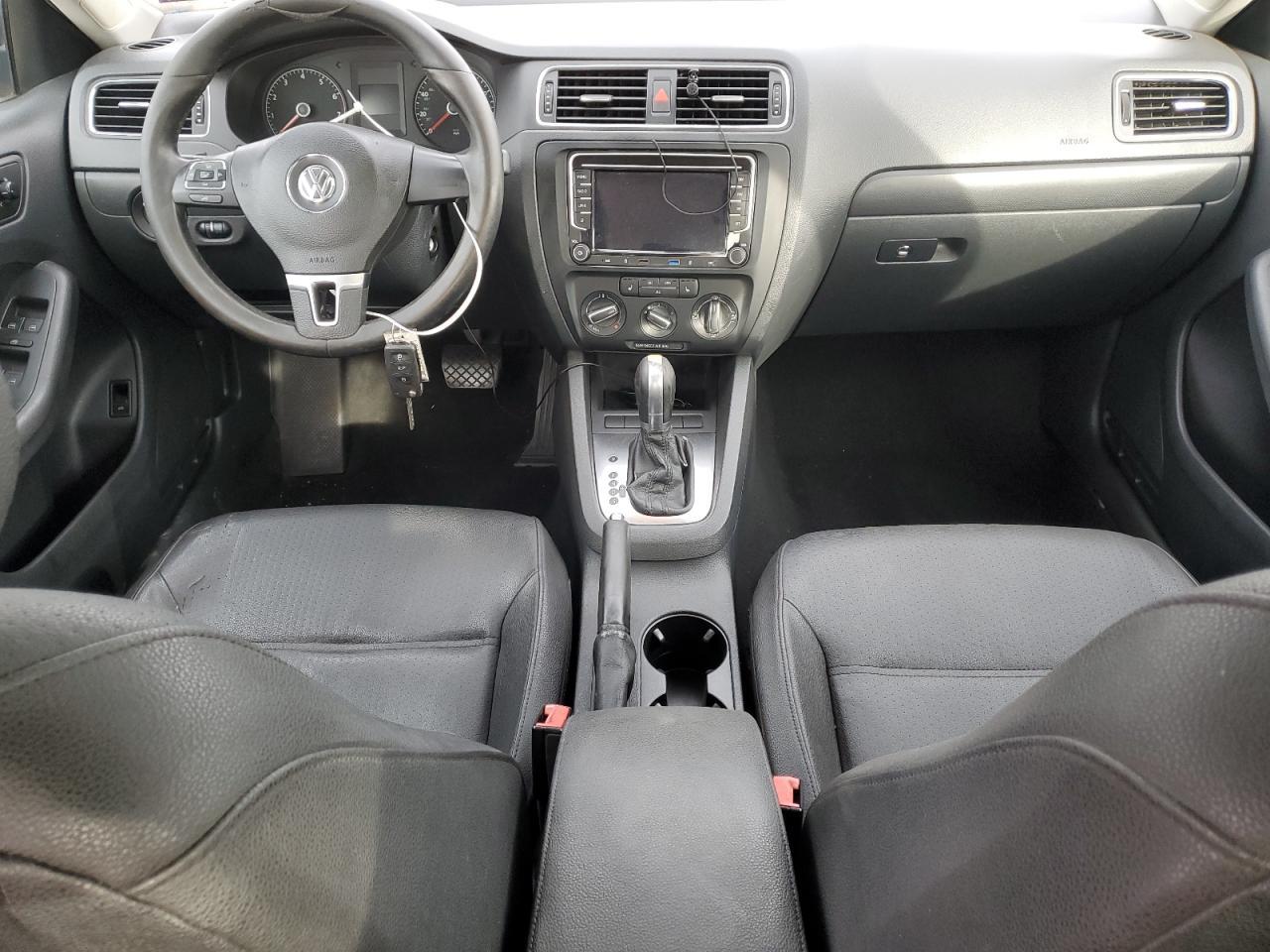 2011 VOLKSWAGEN JETTA