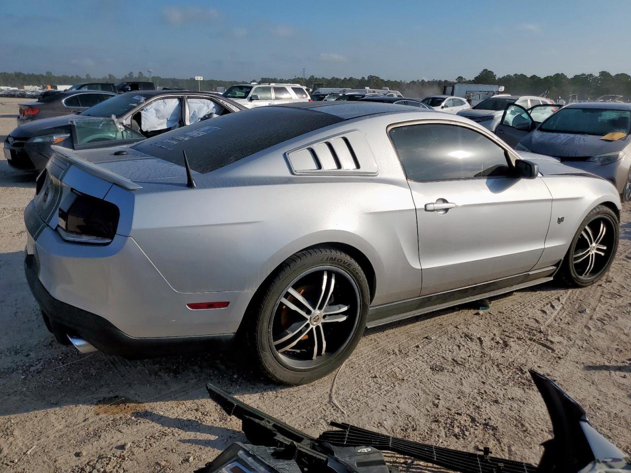 2011 FORD MUSTANG