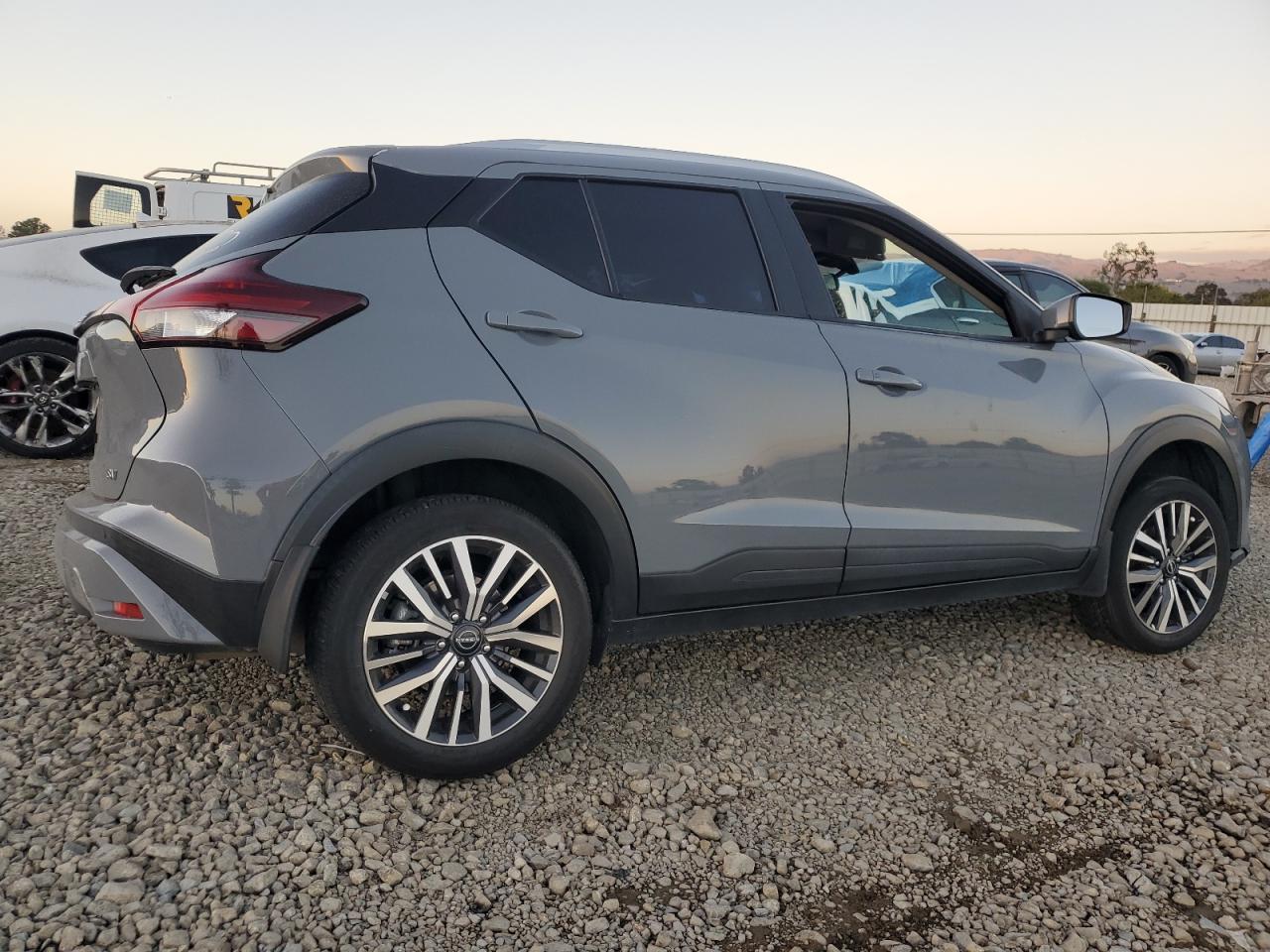 2022 NISSAN KICKS