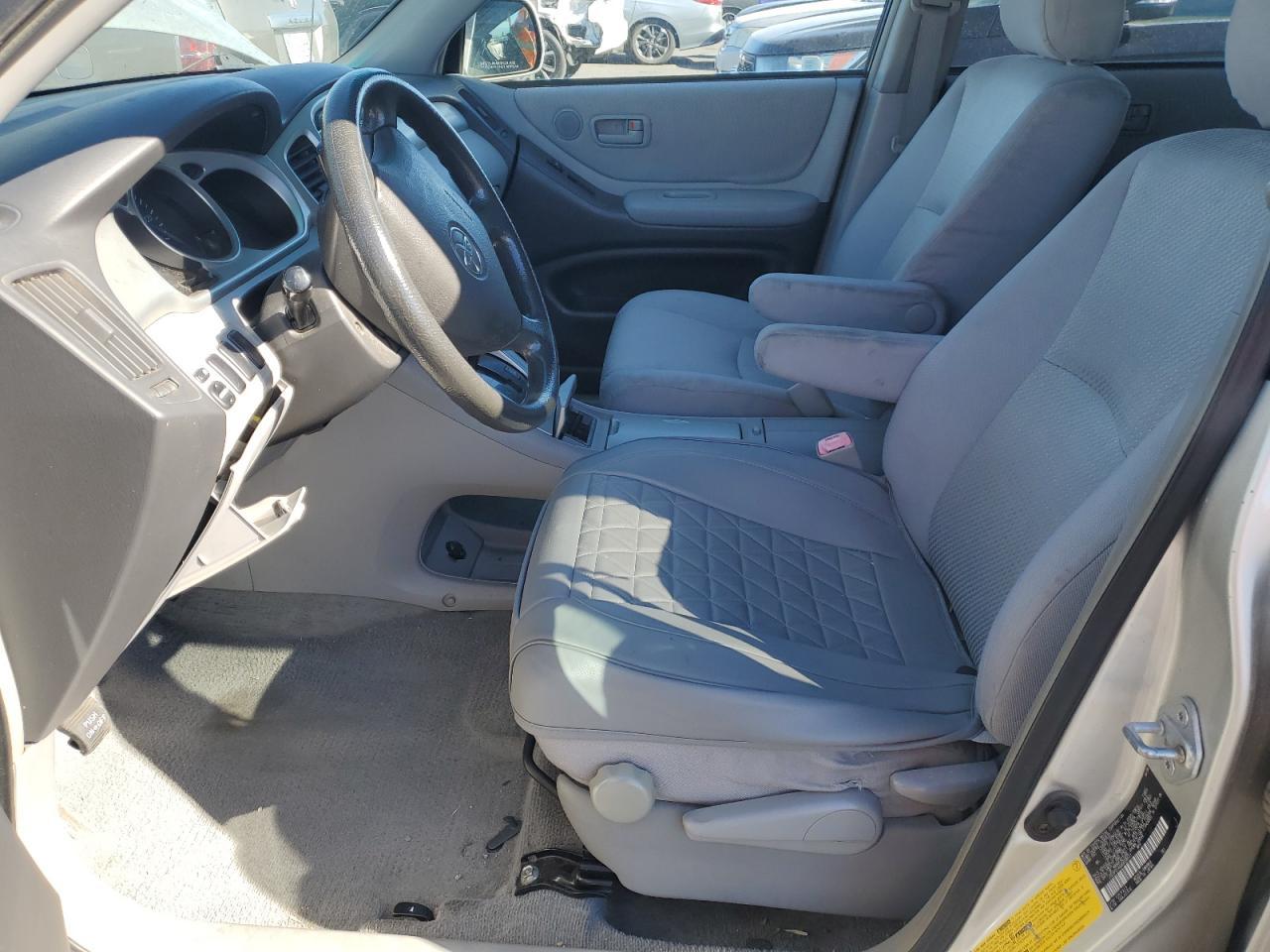 2004 TOYOTA HIGHLANDER