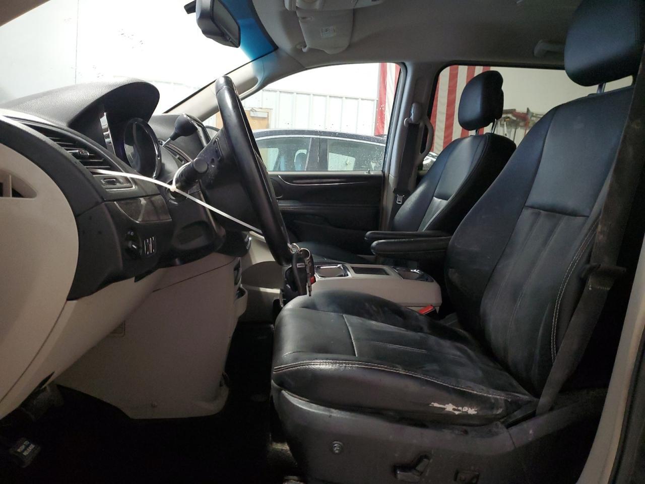 2016 CHRYSLER Town & Country