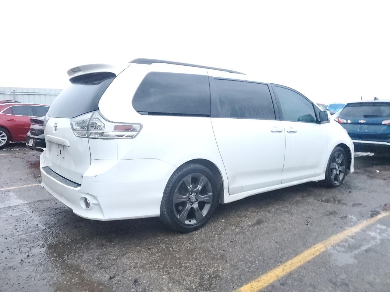 2016 TOYOTA SIENNA