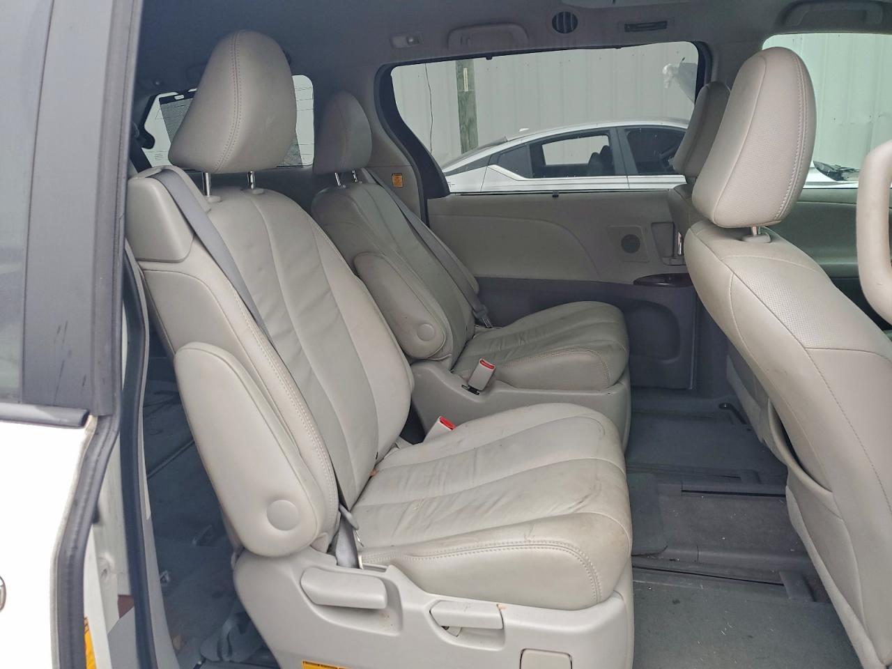 2013 TOYOTA SIENNA