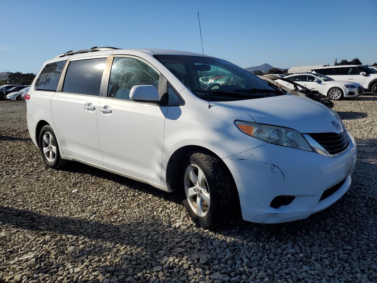 2011 TOYOTA SIENNA