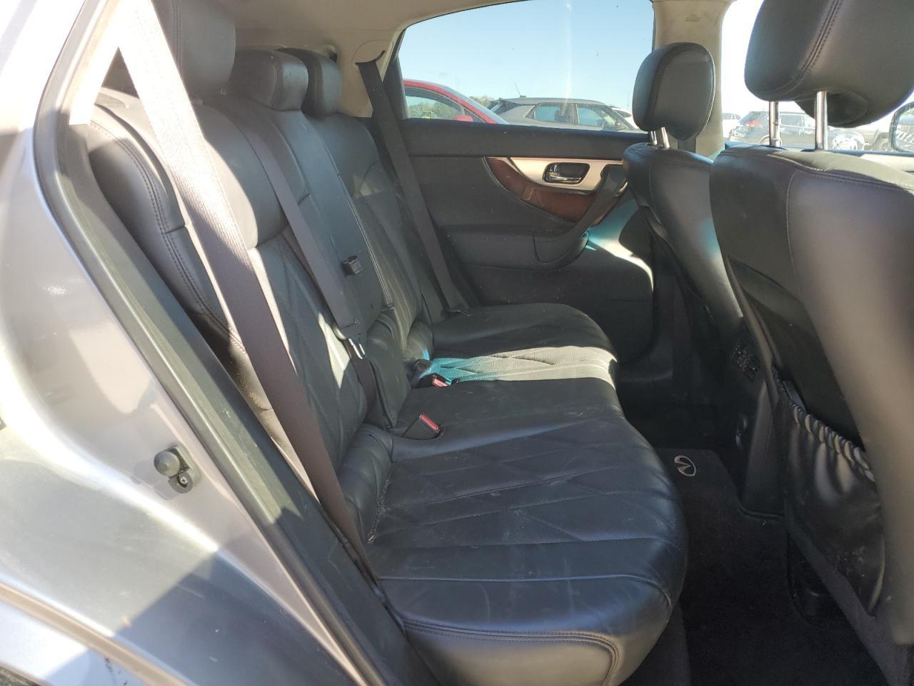 2010 INFINITI FX35