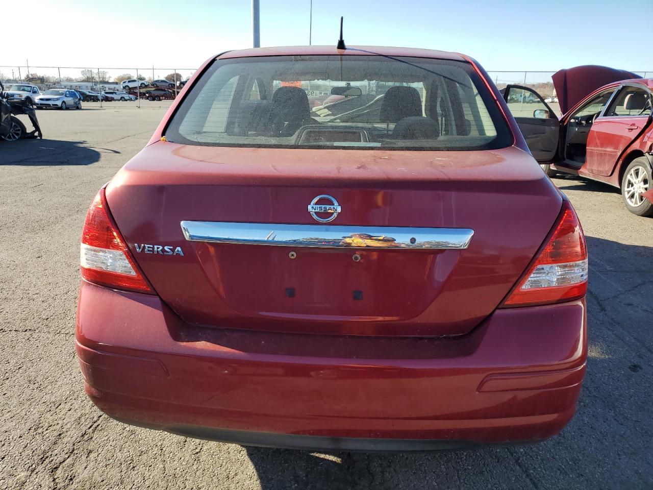 2011 NISSAN VERSA