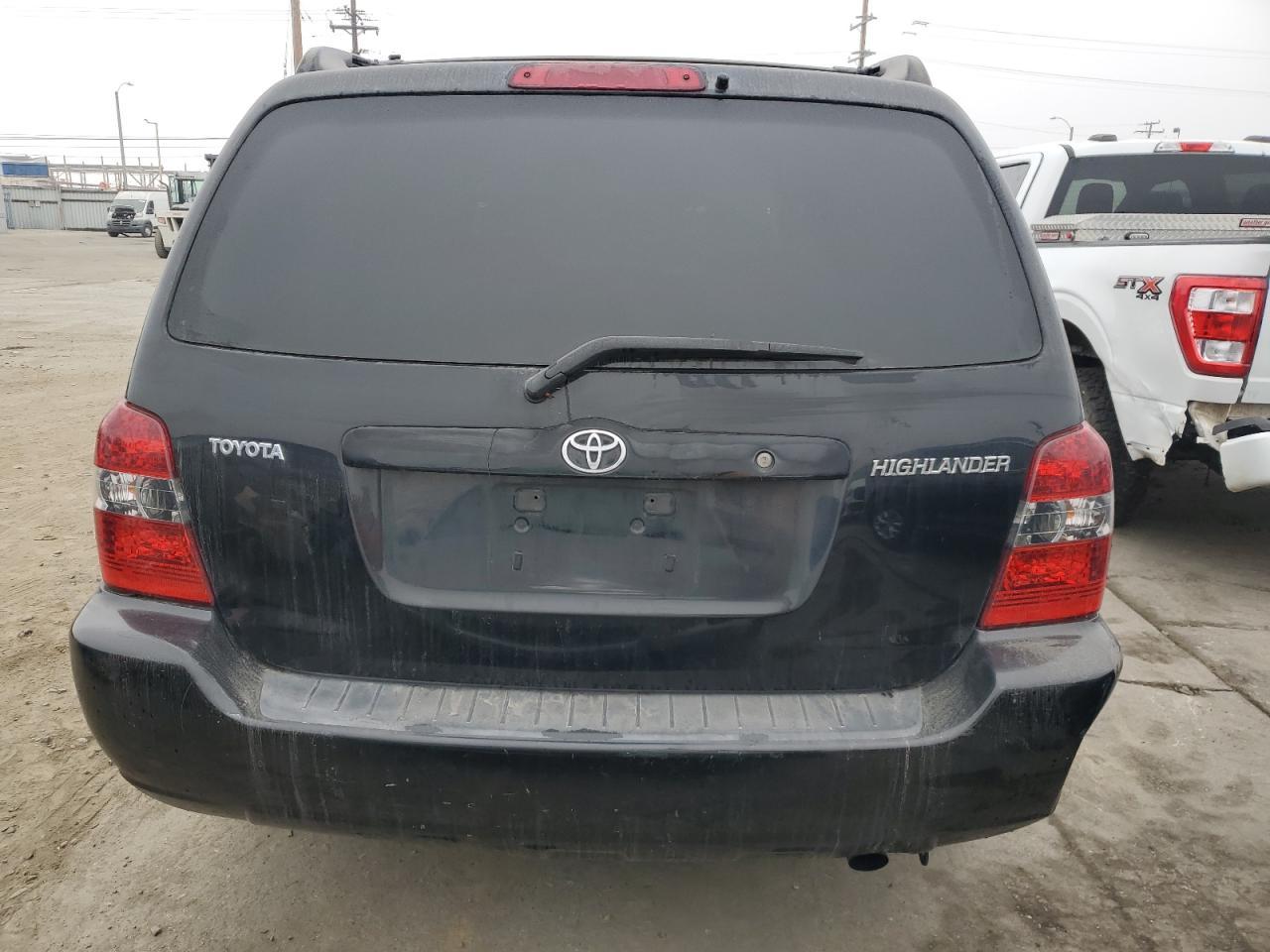 2004 TOYOTA HIGHLANDER