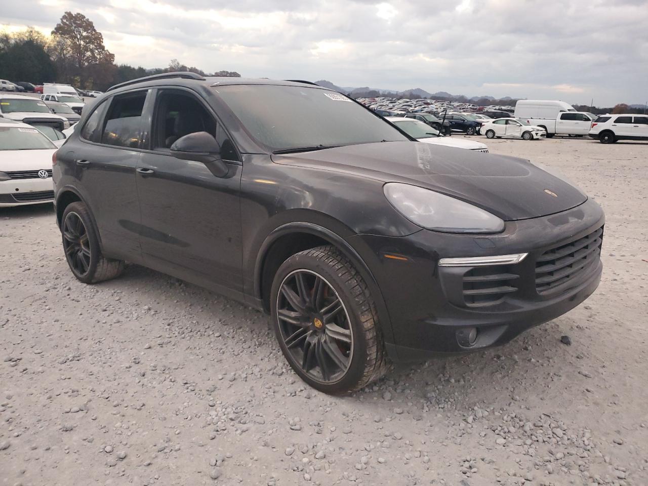 2017 PORSCHE CAYENNE