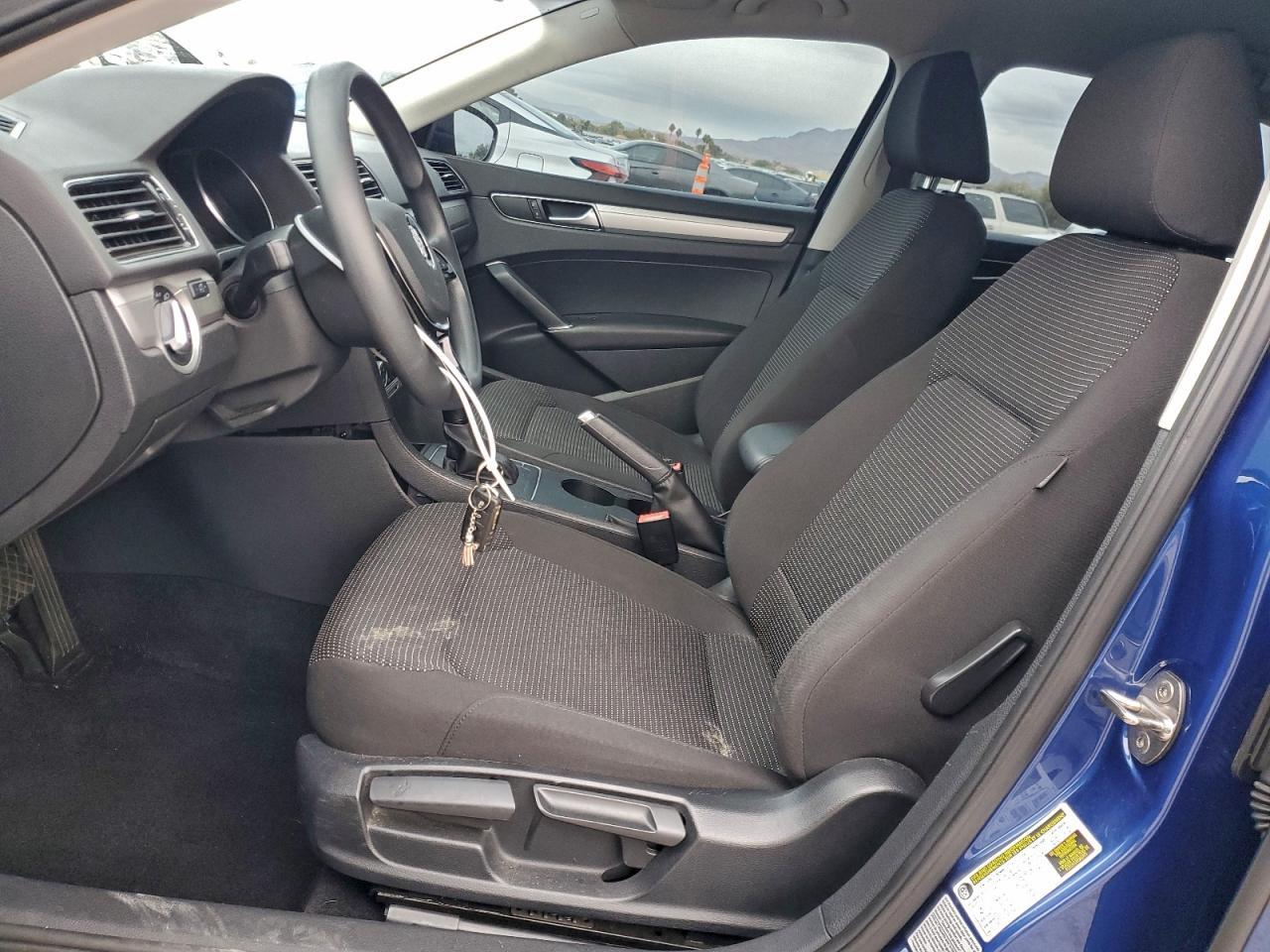 2016 VOLKSWAGEN Passat