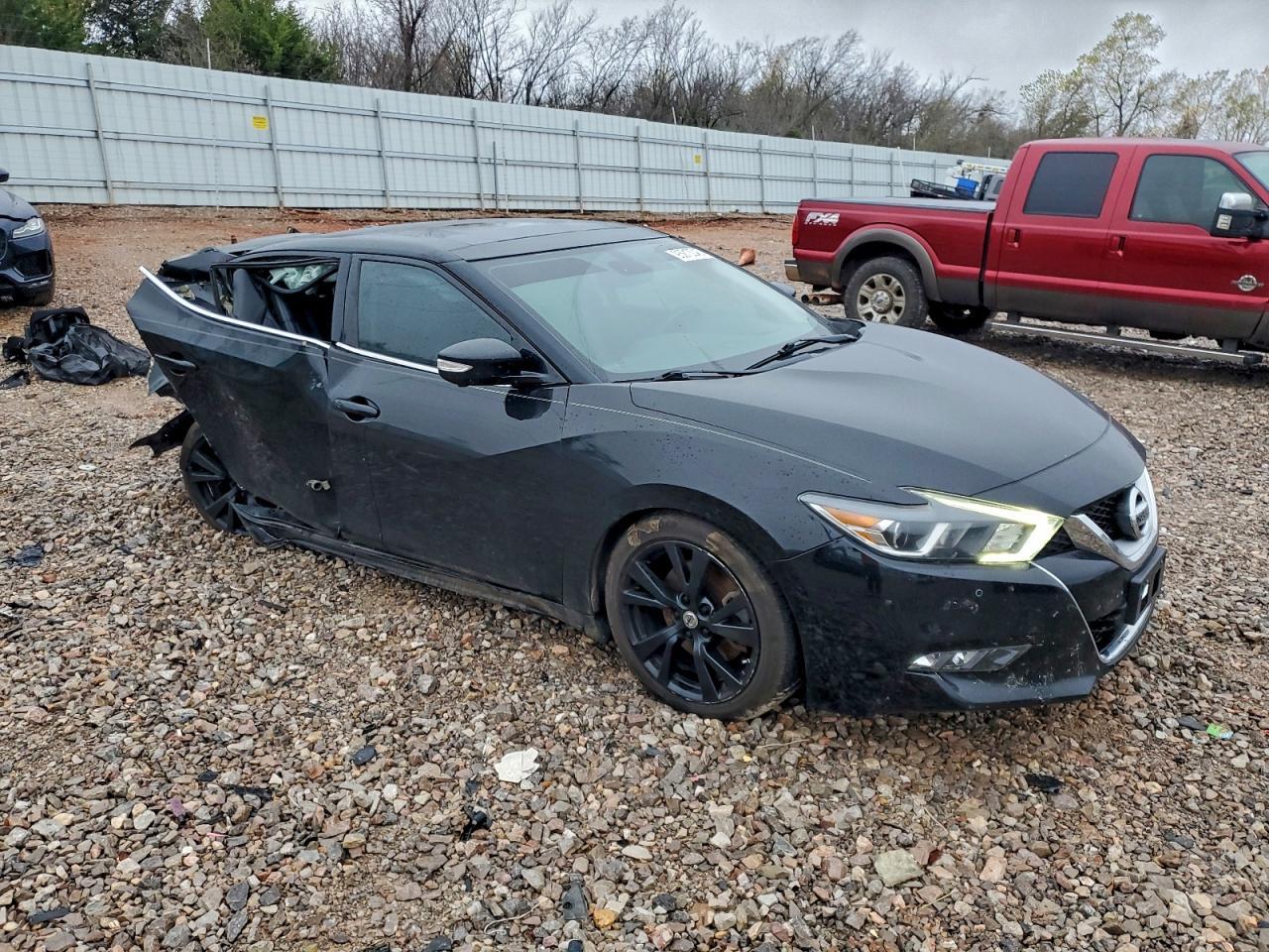 2017 NISSAN Maxima