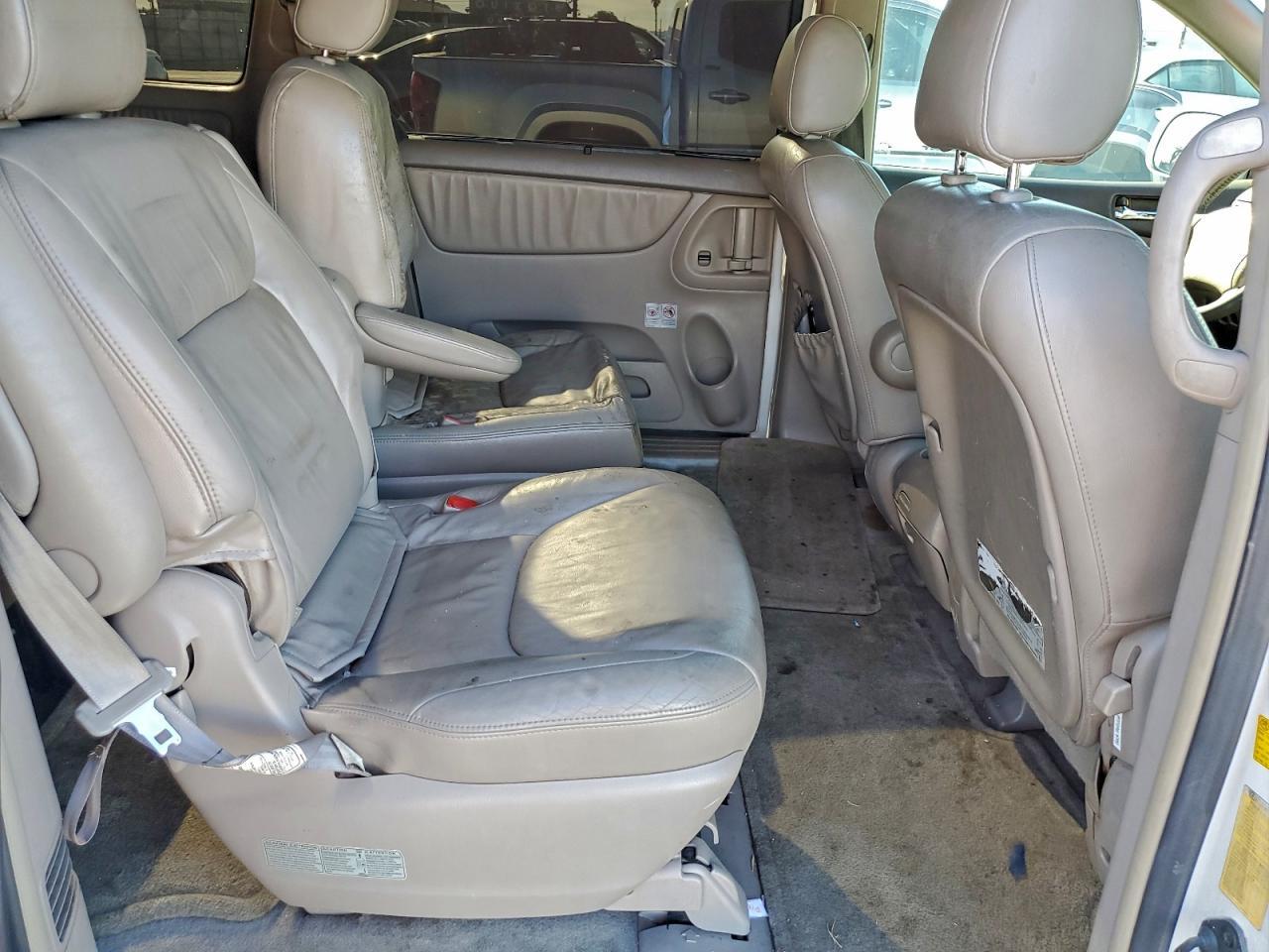 2004 TOYOTA SIENNA