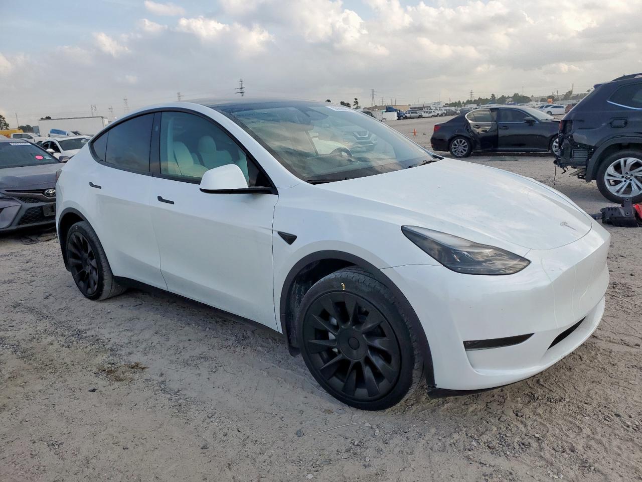 2024 TESLA MODEL Y