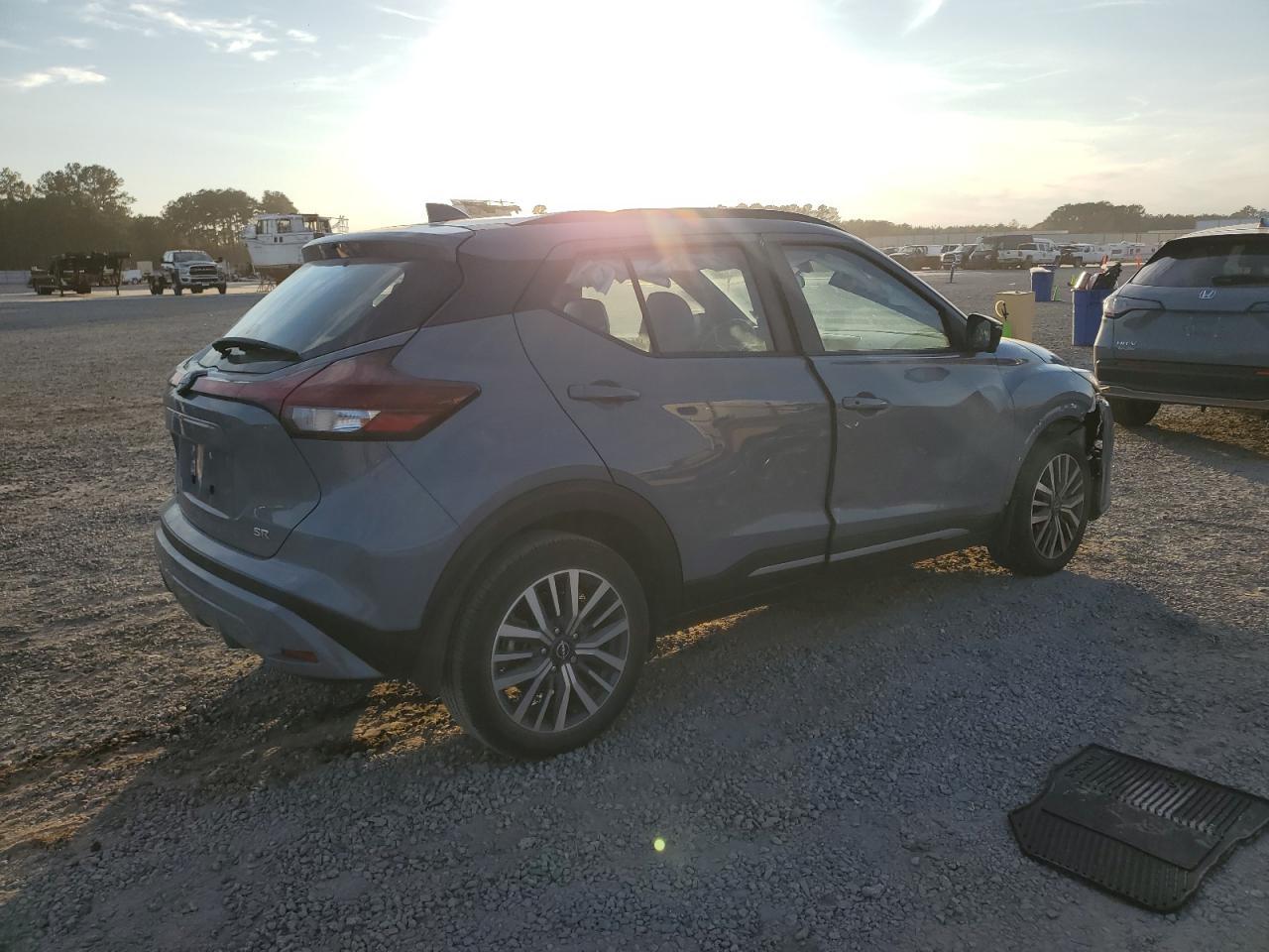 2023 NISSAN KICKS