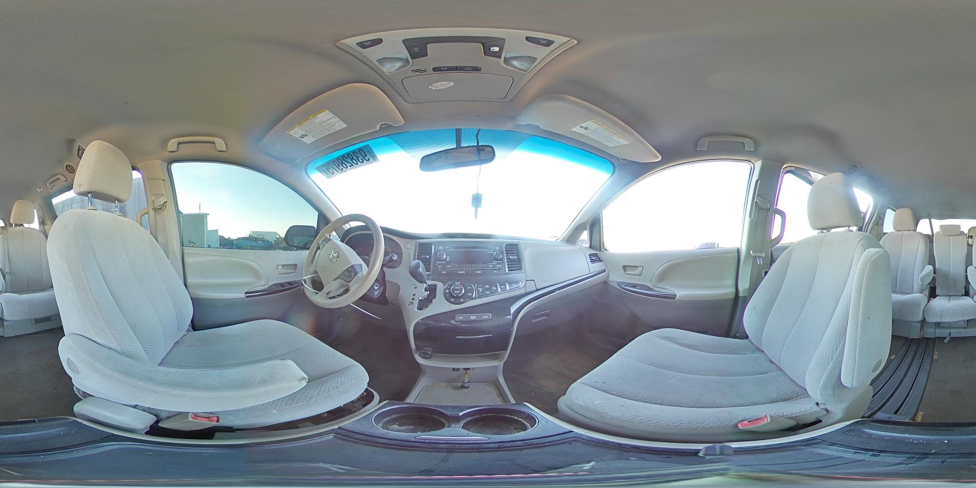 2013 TOYOTA SIENNA