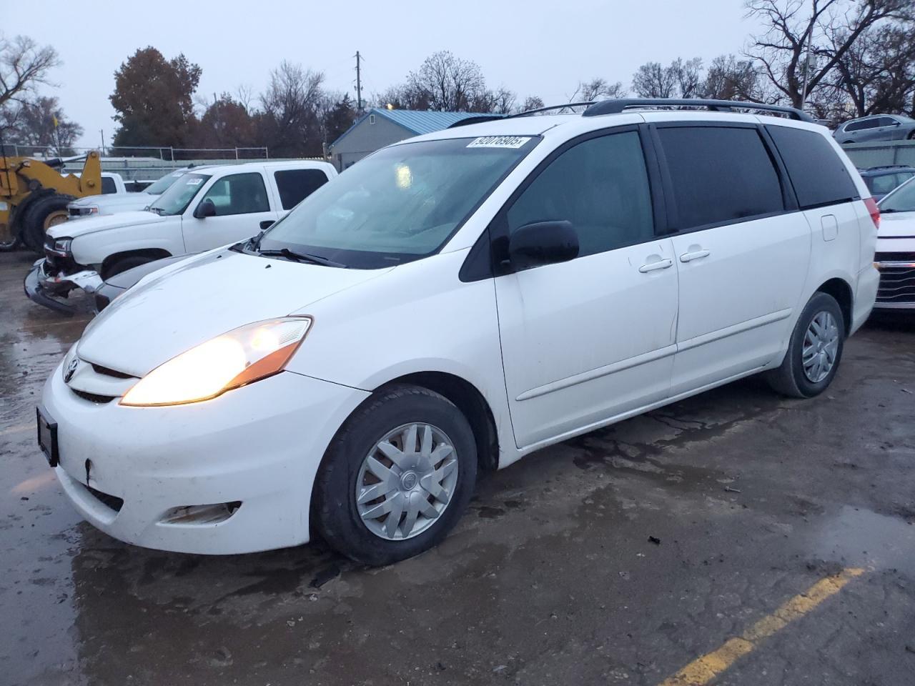 2010 TOYOTA SIENNA