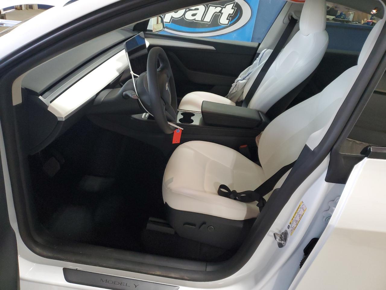 2025 TESLA MODEL Y