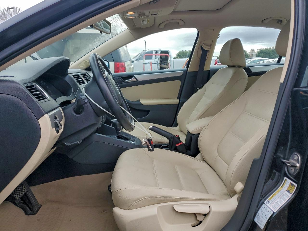 2011 VOLKSWAGEN JETTA