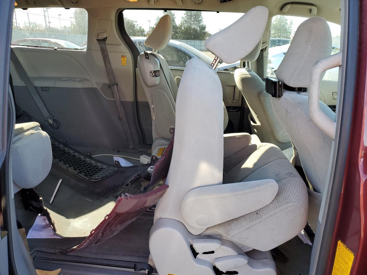 2014 TOYOTA SIENNA