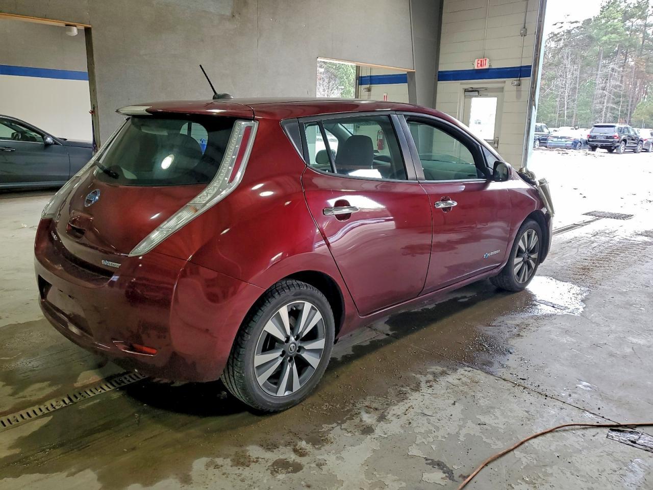 2016 NISSAN LEAF