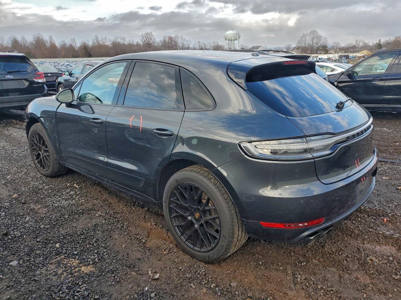 2021 PORSCHE Macan