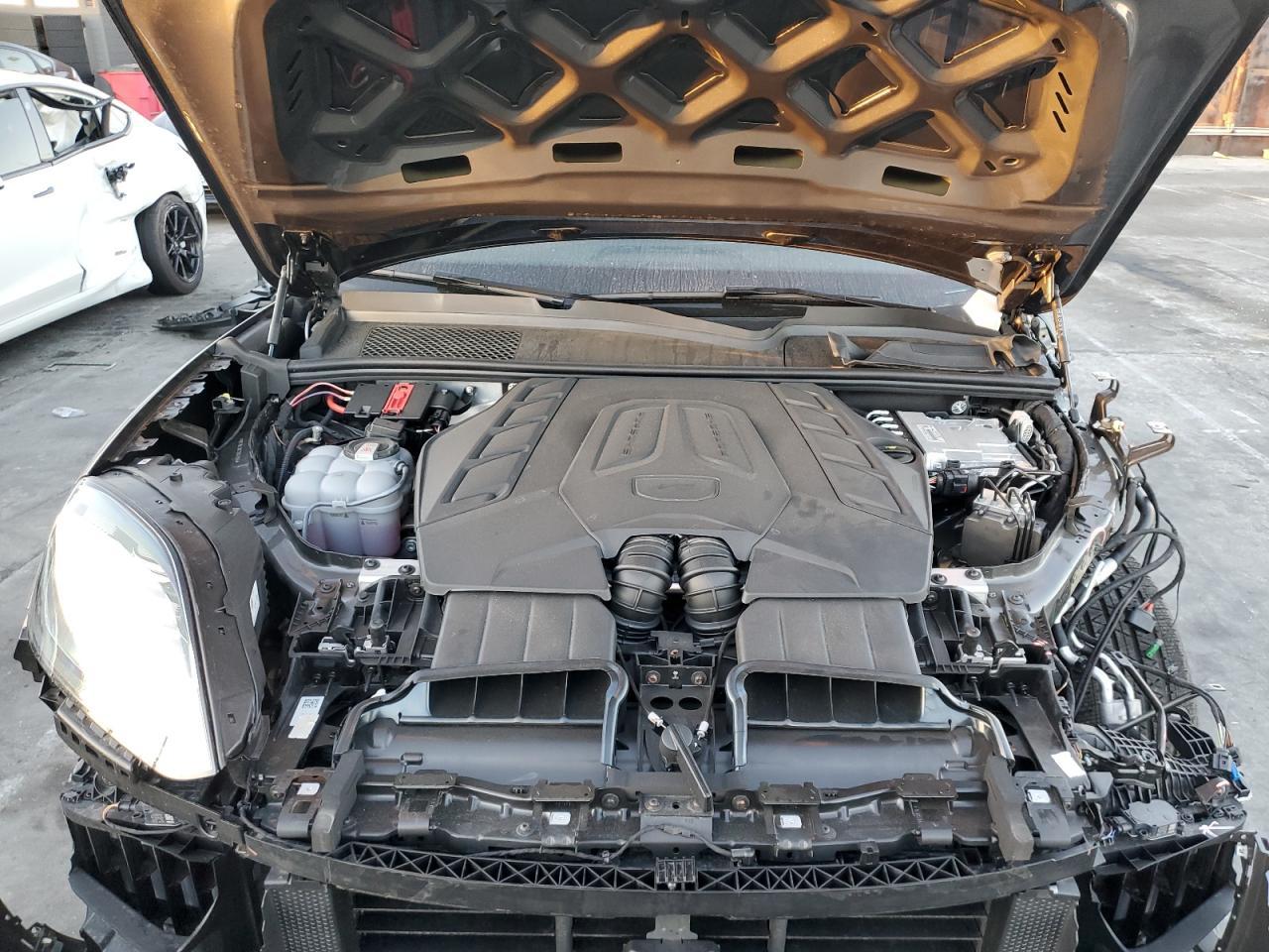 2025 PORSCHE CAYENNE