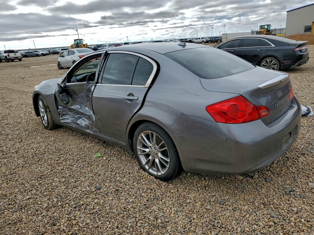 2011 INFINITI G37