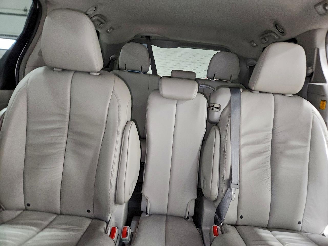 2012 TOYOTA SIENNA