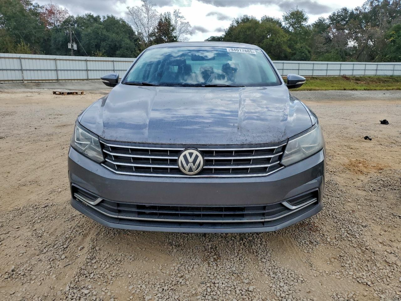 2016 VOLKSWAGEN Passat