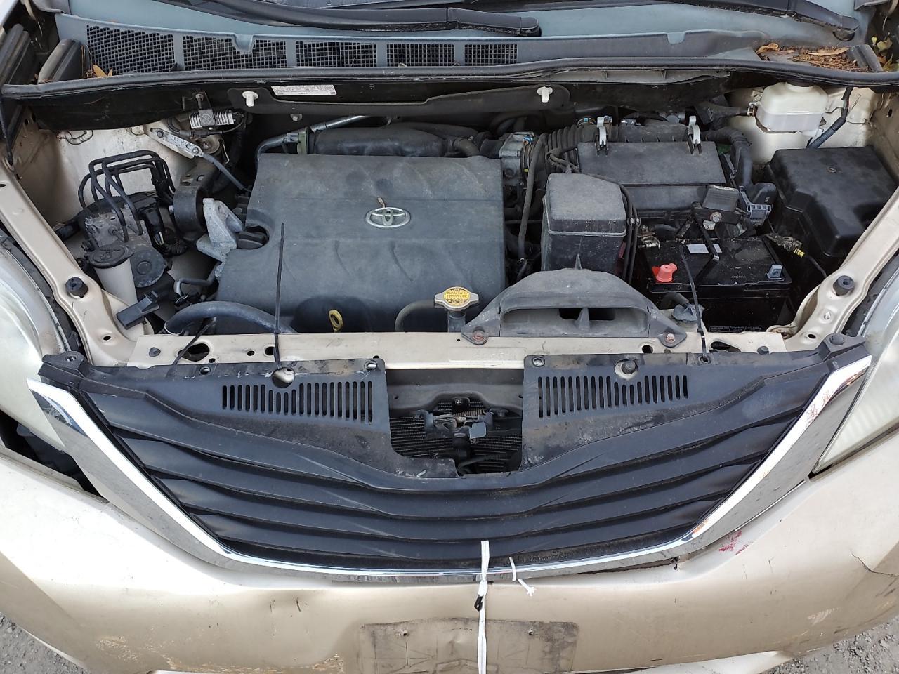 2013 TOYOTA SIENNA