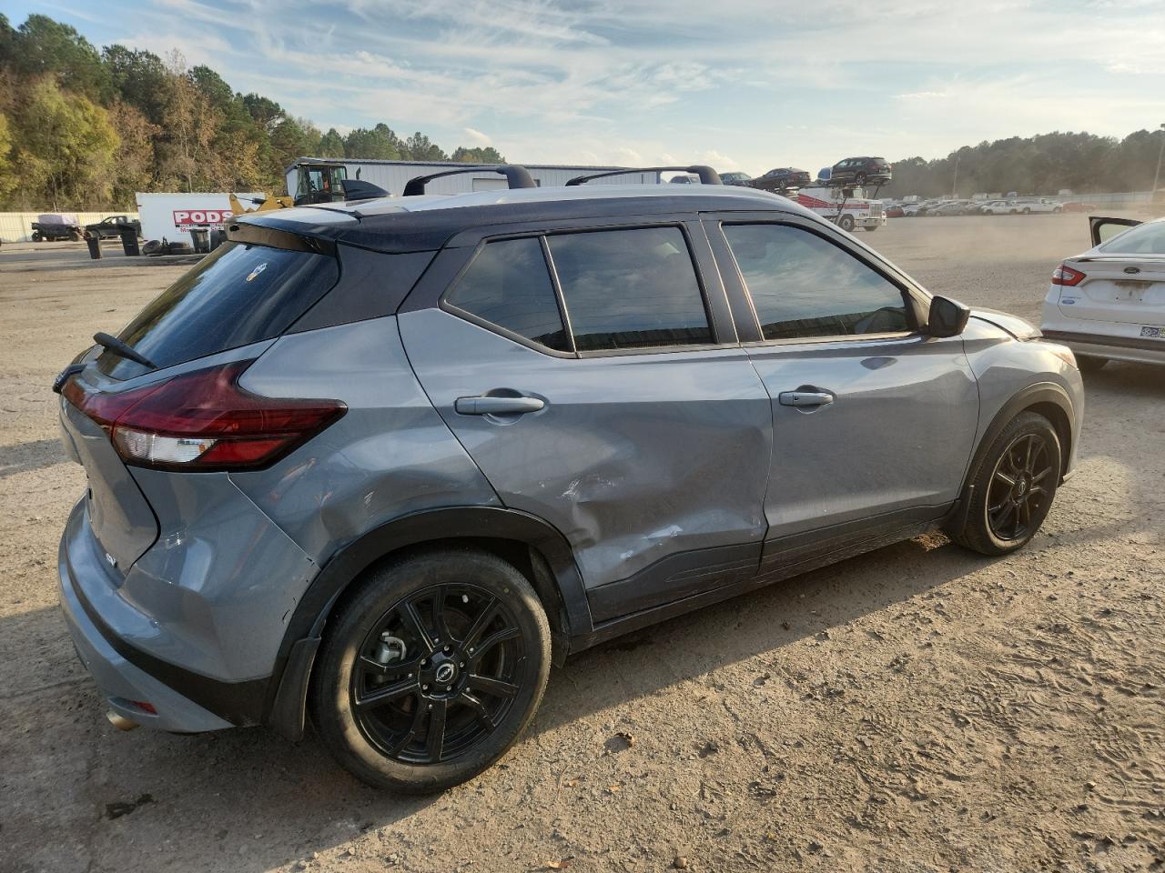 2023 NISSAN KICKS