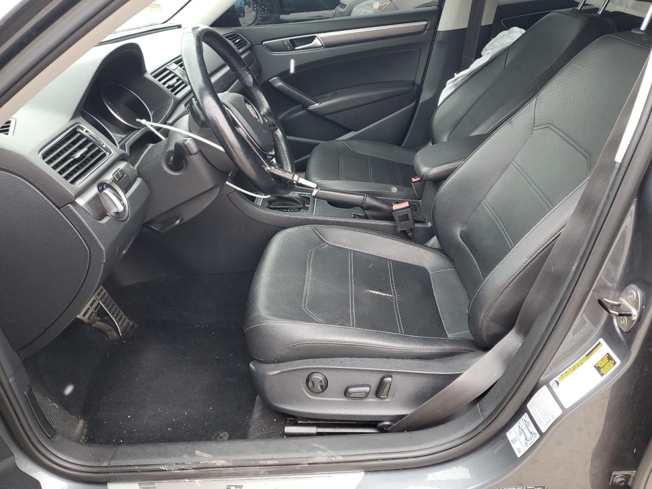 2017 VOLKSWAGEN Passat