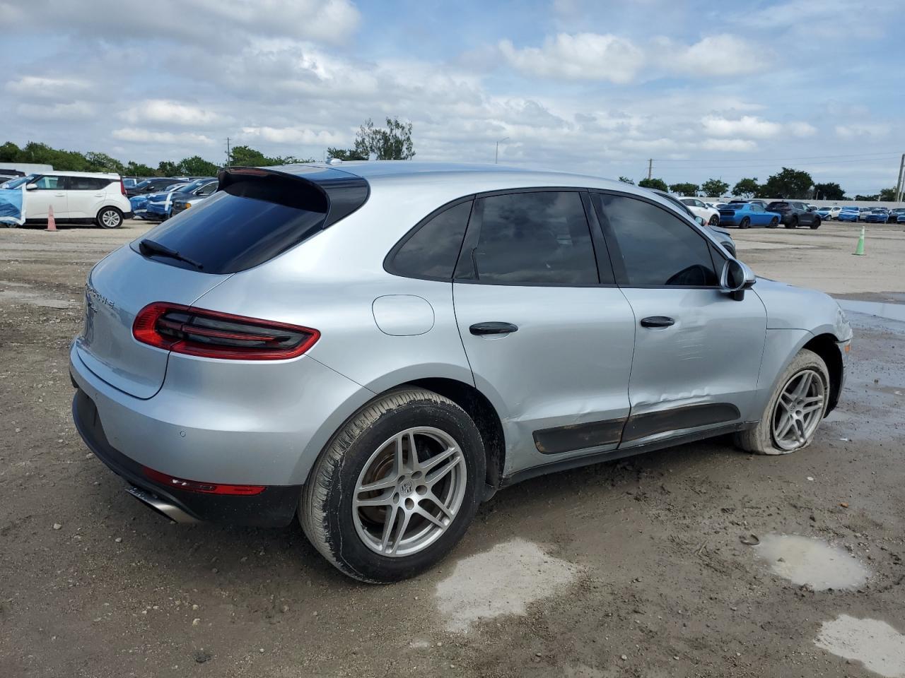 2017 PORSCHE Macan