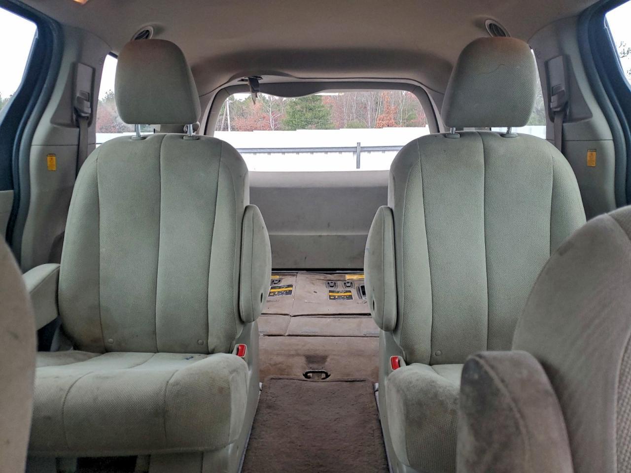 2012 TOYOTA SIENNA